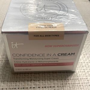 It cosmetics confidence in a cream